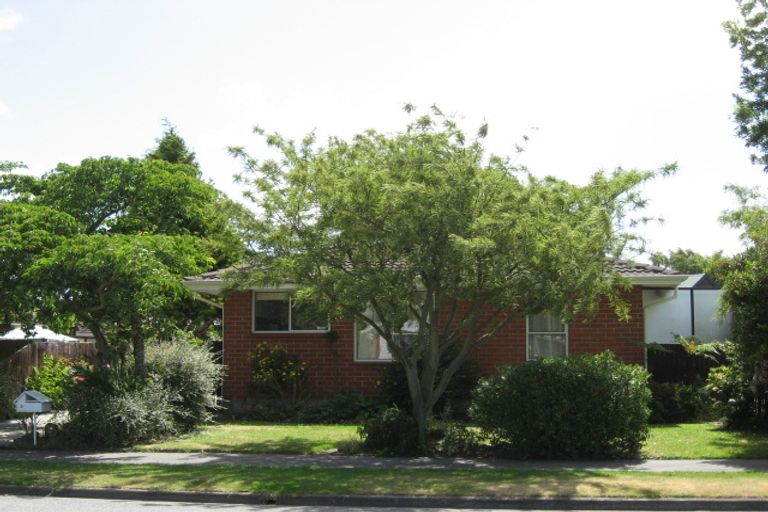 Photo of property in 2/3 Karnak Crescent, Russley, Christchurch, 8042