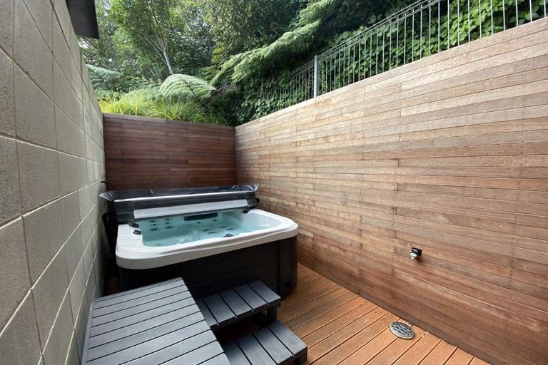 Photo of property in 20a Montgomery Avenue, Karori, Wellington, 6012