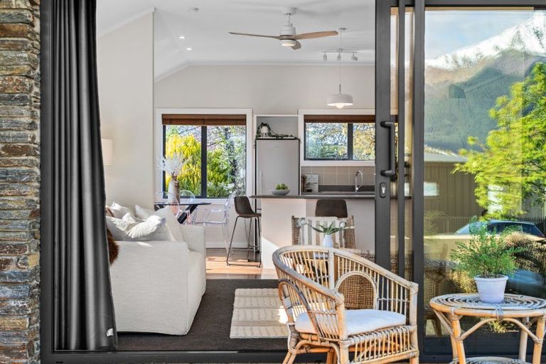 Photo of property in 35 Oregon Drive, Kelvin Heights, Queenstown, 9300