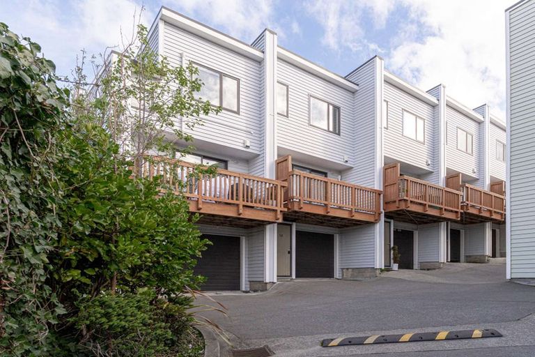 Photo of property in 11 Gordon Place, Newtown, Wellington, 6021