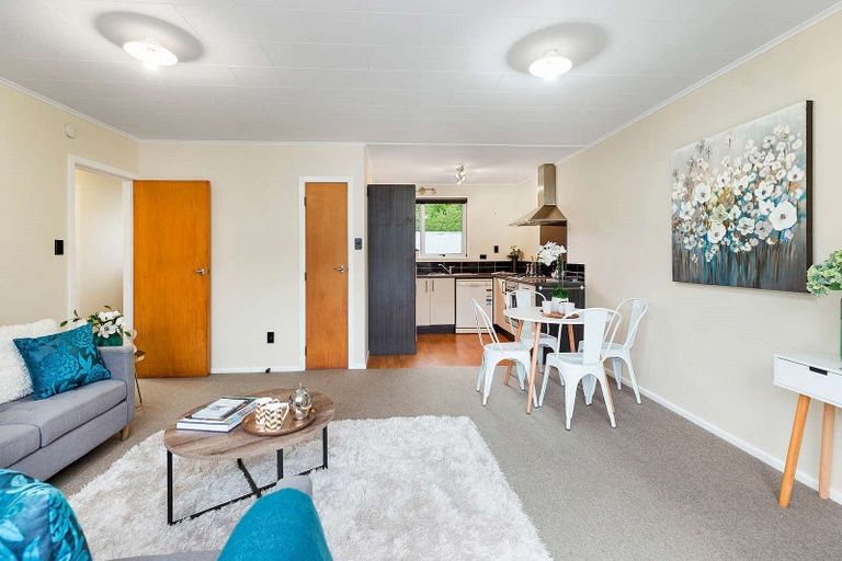 Photo of property in 169a Newlands Road, Newlands, Wellington, 6037