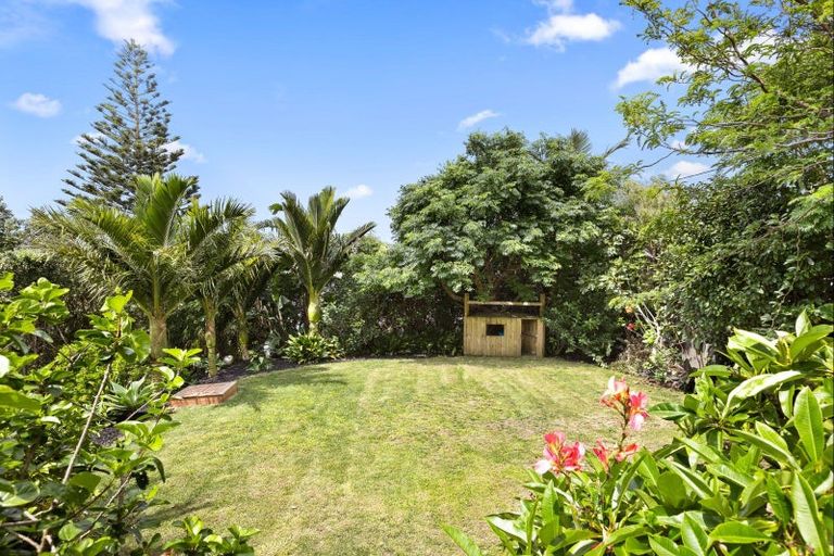 Photo of property in 11 Melandra Road, Stanmore Bay, Whangaparaoa, 0932