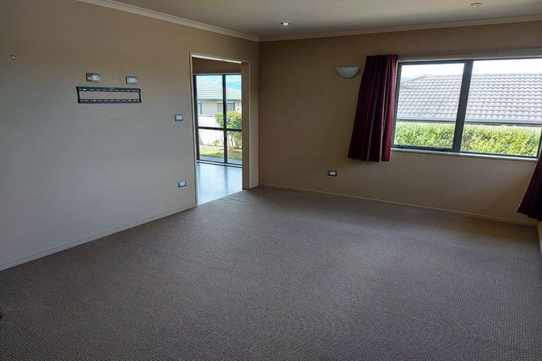 Photo of property in 50 Percy Kinsman Crescent, Riverstone Terraces, Upper Hutt, 5018