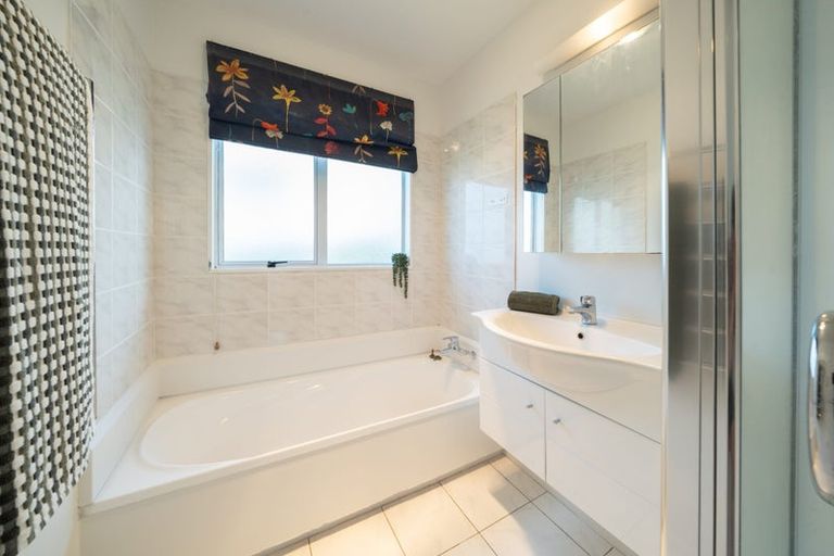 Photo of property in 50a Ashton Fitchett Drive, Brooklyn, Wellington, 6021