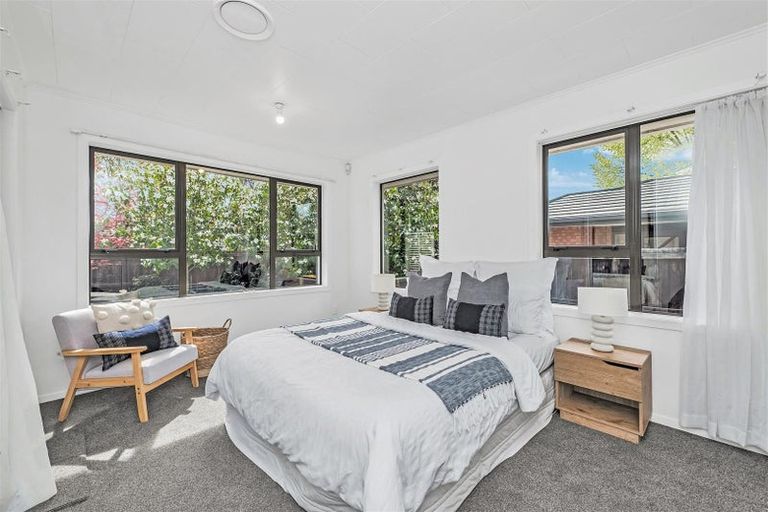 Photo of property in 12 Oakhurst Place, Russley, Christchurch, 8042