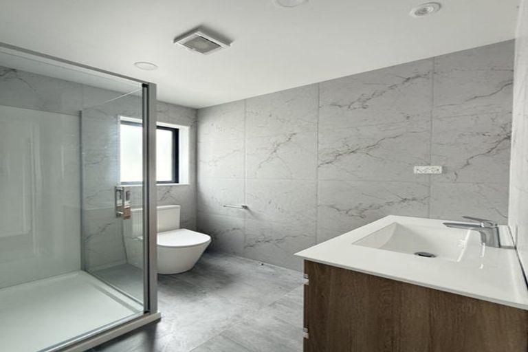 Photo of property in 40 Normanton Street, Glenfield, Auckland, 0629