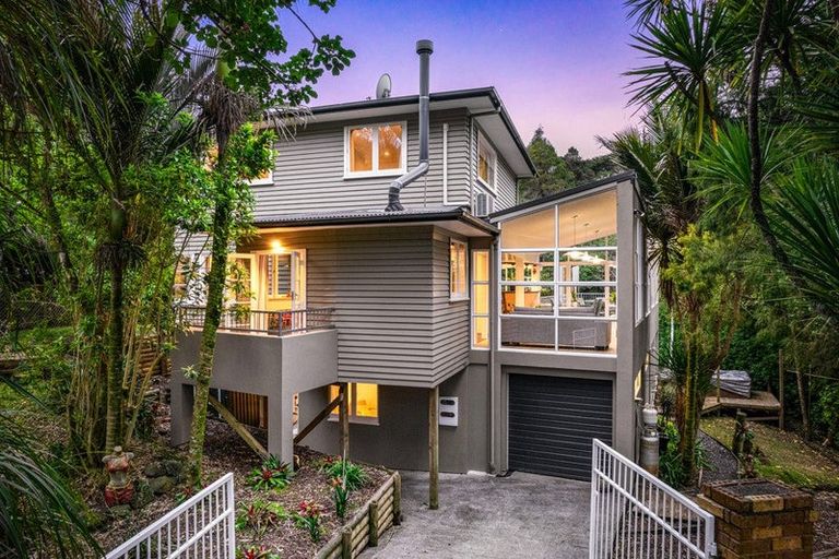 Photo of property in 85 Wood Bay Road, Titirangi, Auckland, 0604