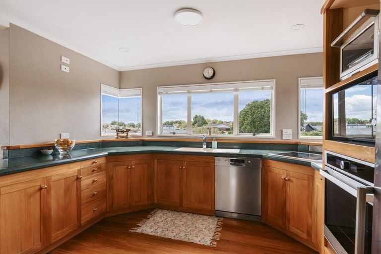 Photo of property in 23 Links View Drive, Omokoroa, 3114