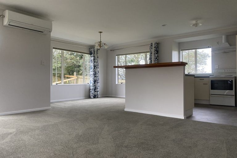 Photo of property in 24 Loughanure Place, Massey, Auckland, 0614