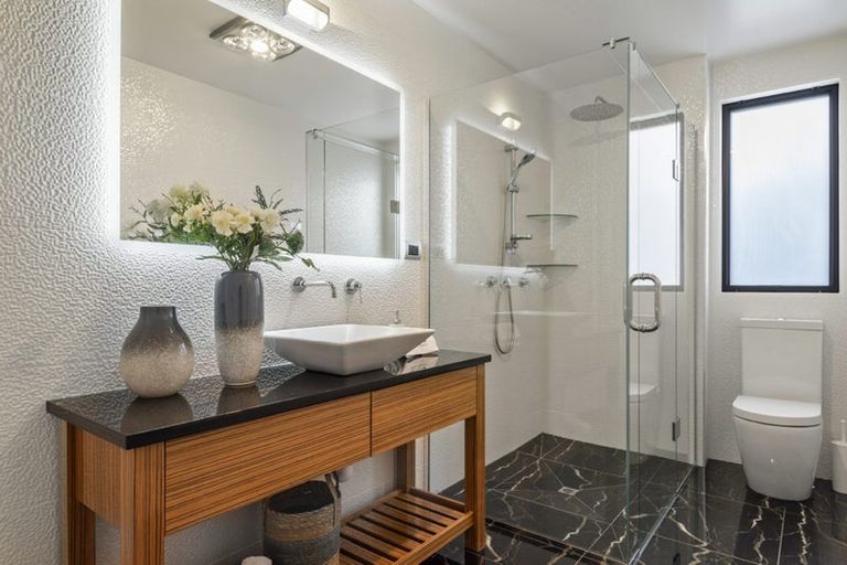 Photo of property in 17 Waitemata Road, Hauraki, Auckland, 0622