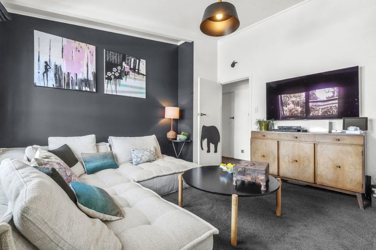 Photo of property in 12 Tyne Road, Forrest Hill, Auckland, 0620