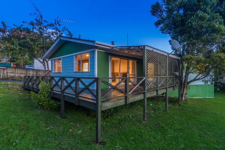 Photo of property in 18 Farwood Drive, Henderson, Auckland, 0612