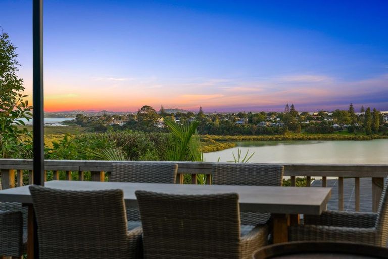 Photo of property in 17a Constable Lane, West Harbour, Auckland, 0618