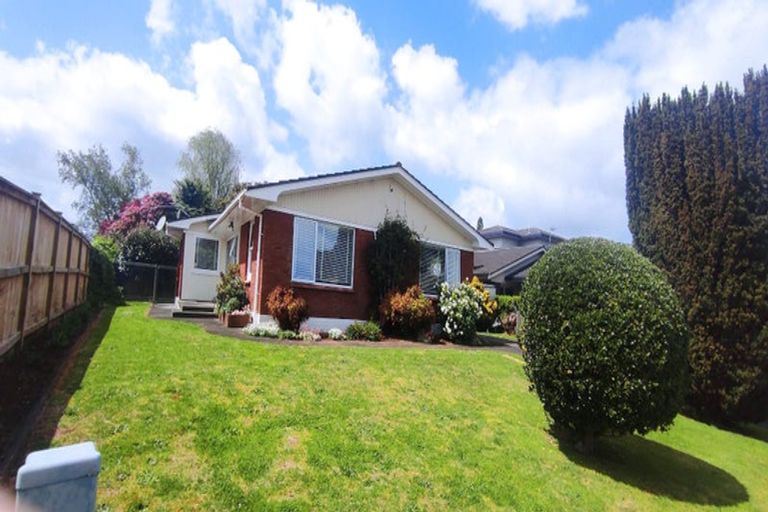 Photo of property in 13 Mccall Place, Opaheke, Papakura, 2113