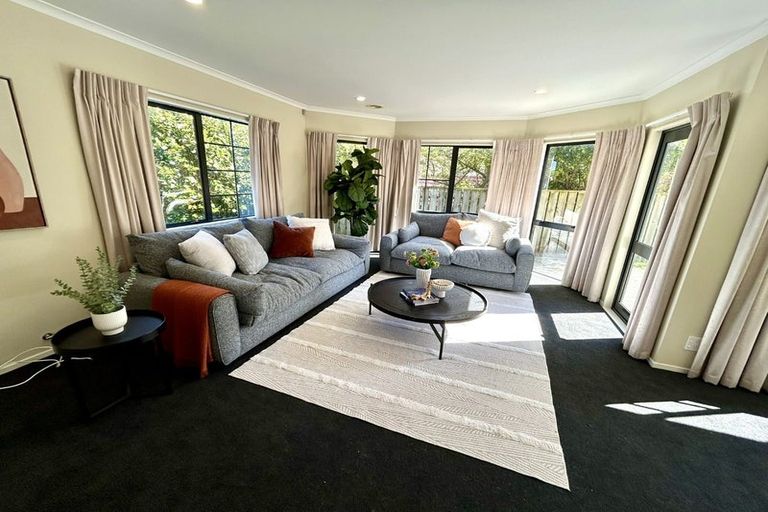 Photo of property in 13 Kilkelly Close, Tawa, Wellington, 5028