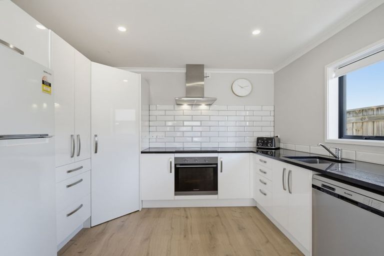 Photo of property in 6 Reserva Crescent, Kumeu, 0810