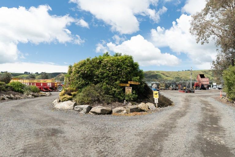 Photo of property in 185 Centre Road, Momona, Outram, 9073