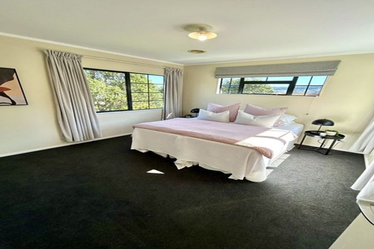 Photo of property in 13 Kilkelly Close, Tawa, Wellington, 5028