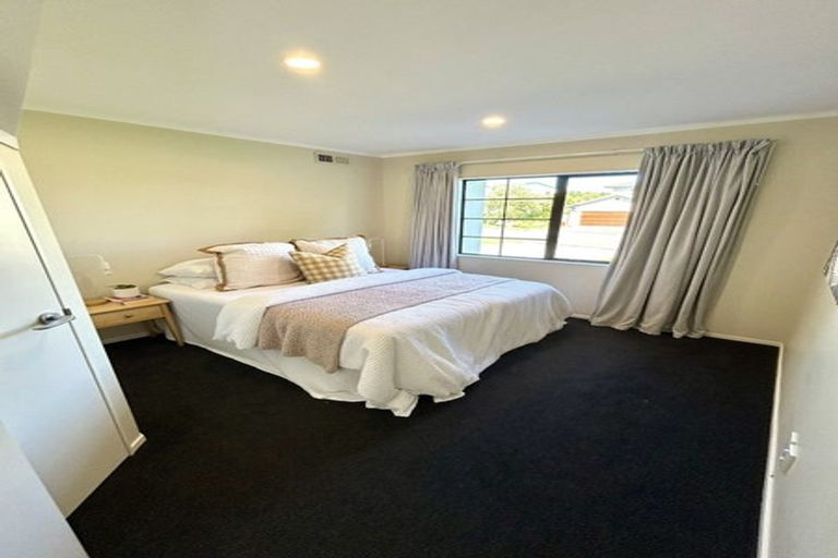 Photo of property in 13 Kilkelly Close, Tawa, Wellington, 5028