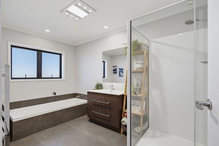 Photo of property in 6 Reserva Crescent, Kumeu, 0810