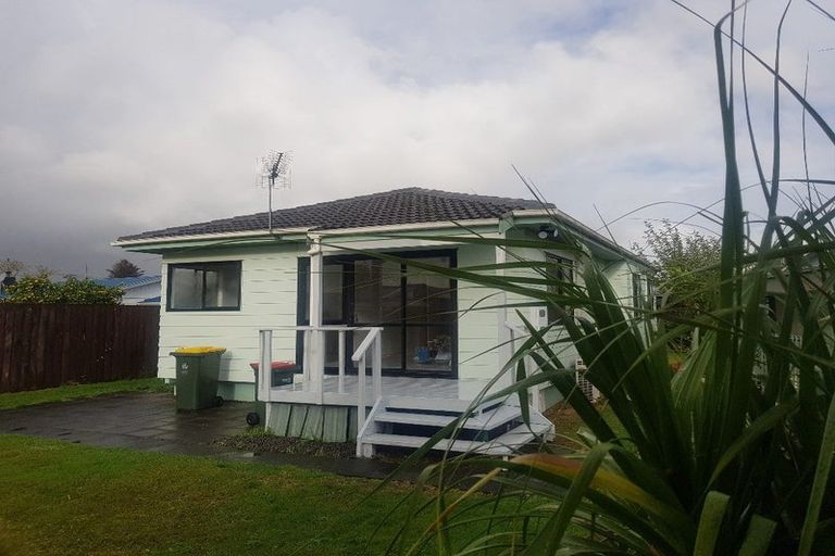 Photo of property in 2/21 Beeston Crescent, Manurewa, Auckland, 2102