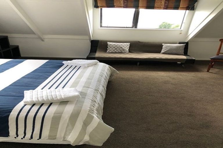 Photo of property in 30 Greenstone Place, Fernhill, Queenstown, 9300