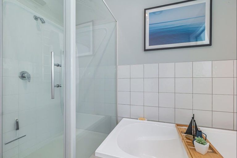 Photo of property in 28 Chester Street, Levin, 5510