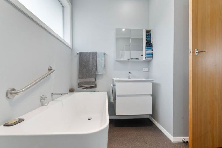 Photo of property in 2 Hinau Place, Lansdowne, Masterton, 5810