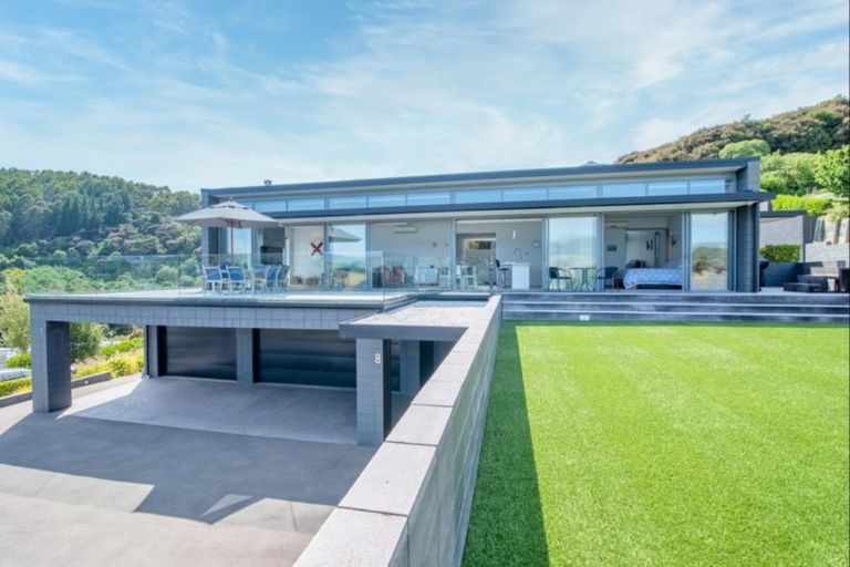 Photo of property in 8 Langlois Lane, Akaroa, 7520