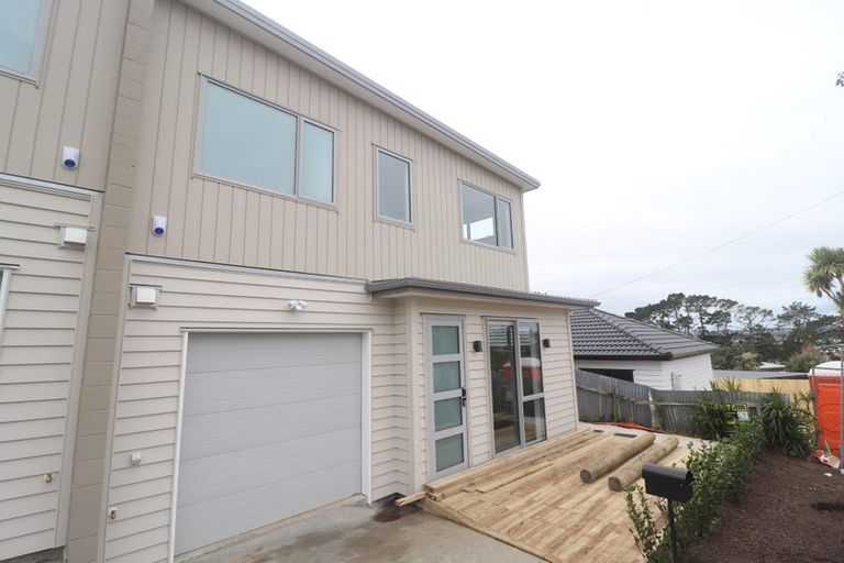 Photo of property in 2b Crystal Avenue, Te Atatu South, Auckland, 0602