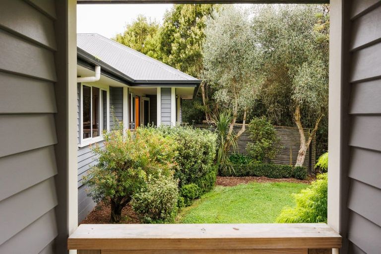 Photo of property in 35 Oram Drive, Turitea, Palmerston North, 4472