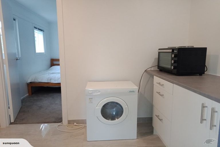 Photo of property in 1/27 Sunnynook Road, Forrest Hill, Auckland, 0620