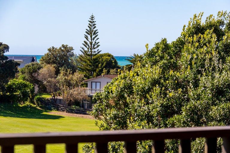 Photo of property in 24 Palm Parade, Riversdale Beach, Masterton, 5872