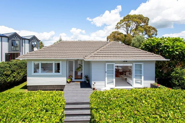 Photo of property in 58 Kervil Avenue, Te Atatu Peninsula, Auckland, 0610