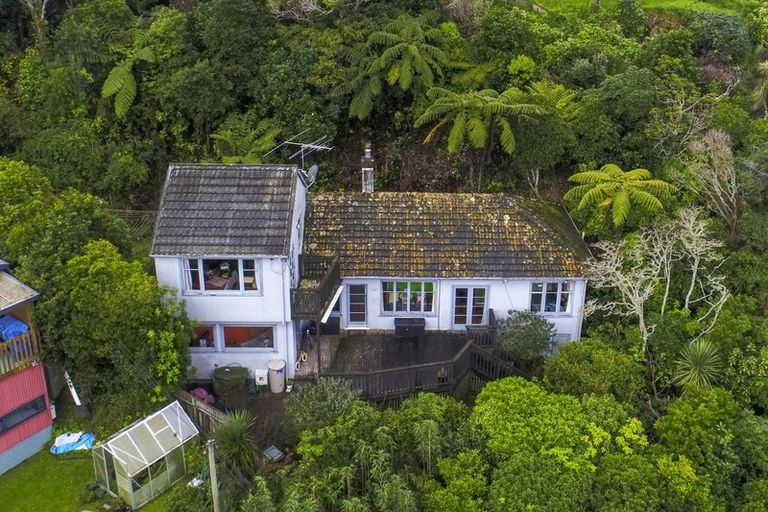 Photo of property in 15 Ferry Road, Days Bay, Lower Hutt, 5013