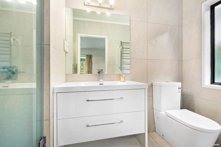 Photo of property in 11 Hiwihau Place, Glenfield, Auckland, 0629