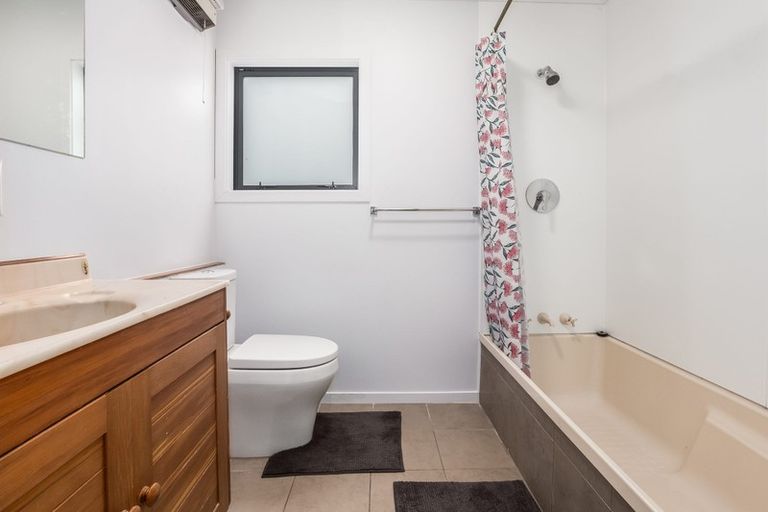 Photo of property in 15 Cobar Close, Maupuia, Wellington, 6022