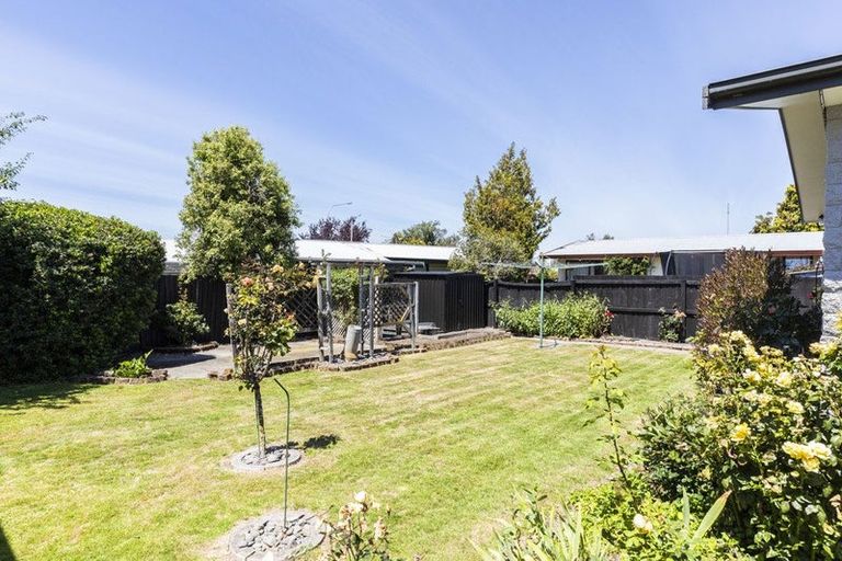 Photo of property in 17 Banks Place, Rangiora, 7400