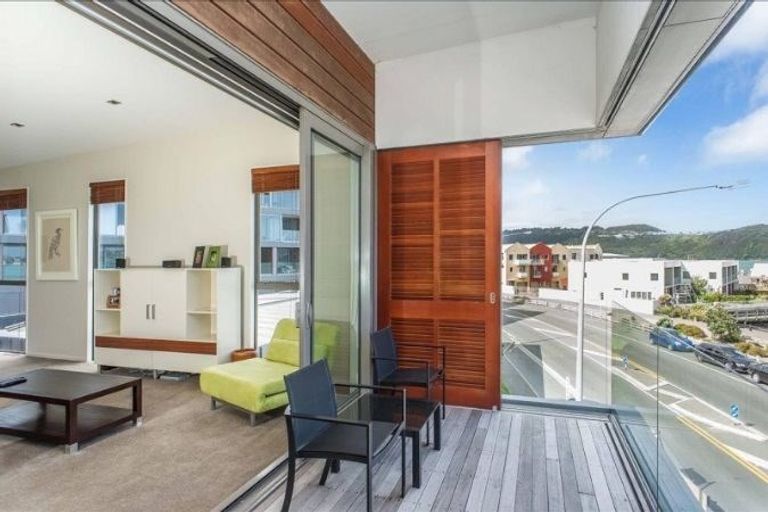 Photo of property in Patent 326 Apartments, 326 Evans Bay Parade, Hataitai, Wellington, 6021