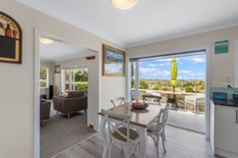 Photo of property in 319 Don Buck Road, Massey, Auckland, 0614