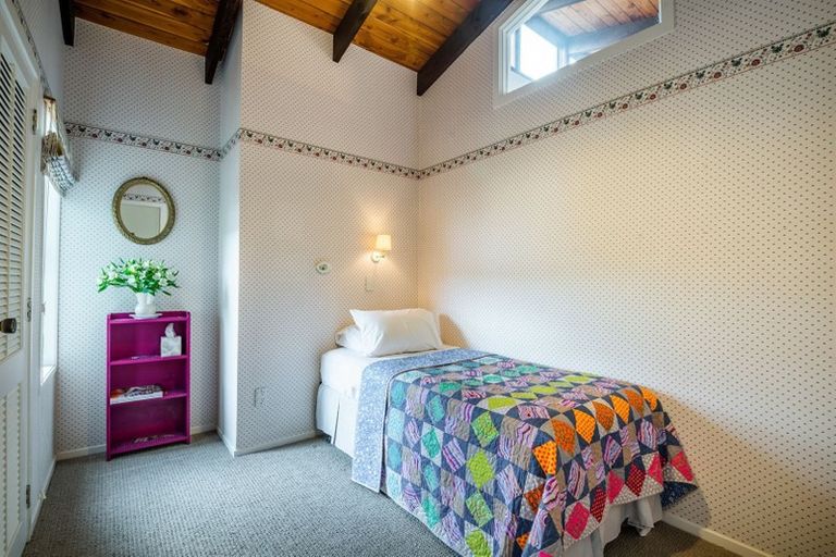 Photo of property in 3 Portsea Place, Chatswood, Auckland, 0626