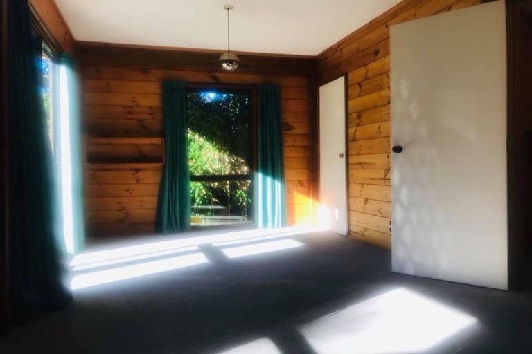 Photo of property in 76 Seaview Road, Paremata, Porirua, 5024