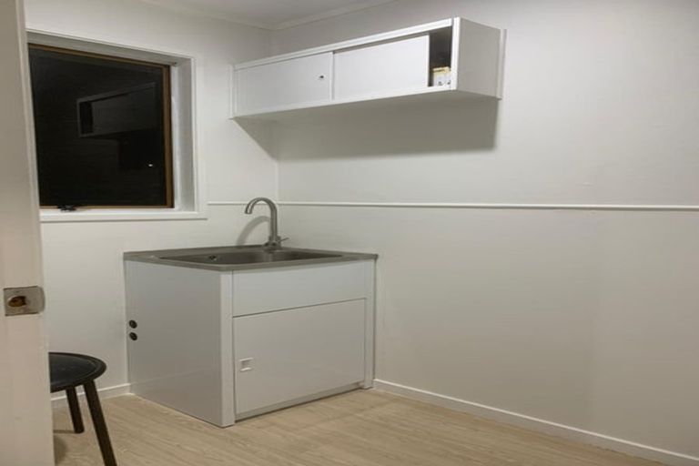 Photo of property in 8b Heathberry Close, Papatoetoe, Auckland, 2025