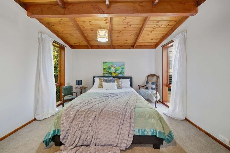 Photo of property in 7 Hillcroft Road, Horokiwi, Wellington, 5016