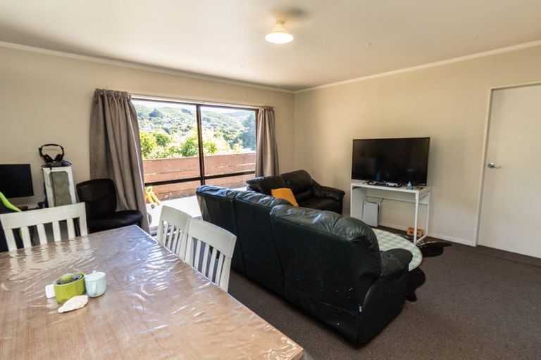 Photo of property in 13b Florio Terrace, Tawa, Wellington, 5028