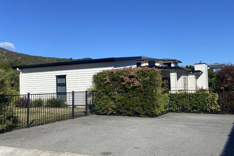 Photo of property in 8 Waimarama Street, Waikawa, Picton, 7220