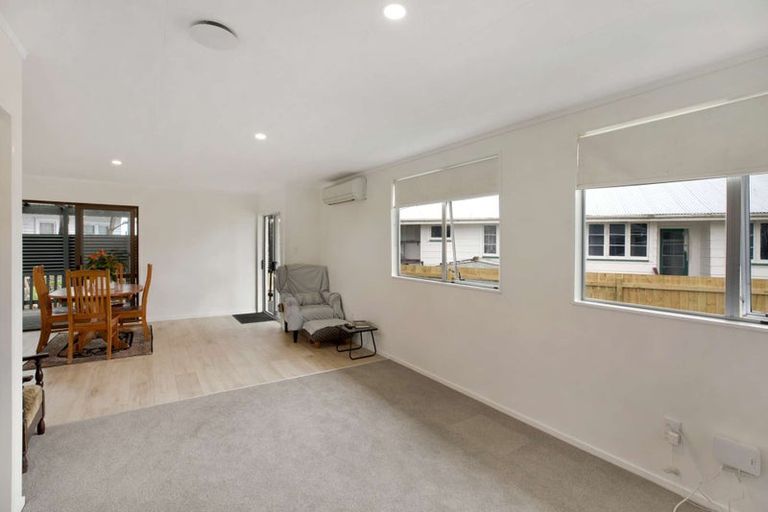 Photo of property in 1/26 Te Moau Avenue, Parakai, 0830
