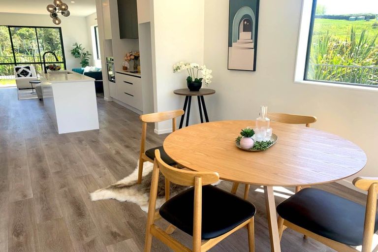 Photo of property in 7 Whawhaki Lane, Kumeu, 0810