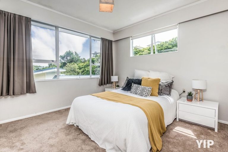 Photo of property in 65 Gloaming Hill, Titahi Bay, Porirua, 5022