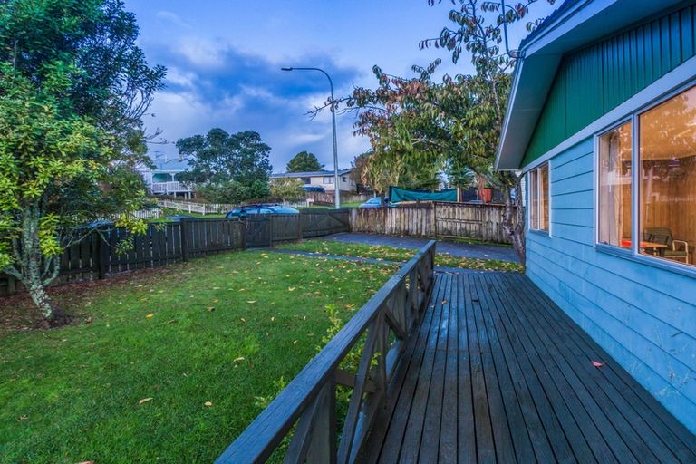 Photo of property in 18 Farwood Drive, Henderson, Auckland, 0612